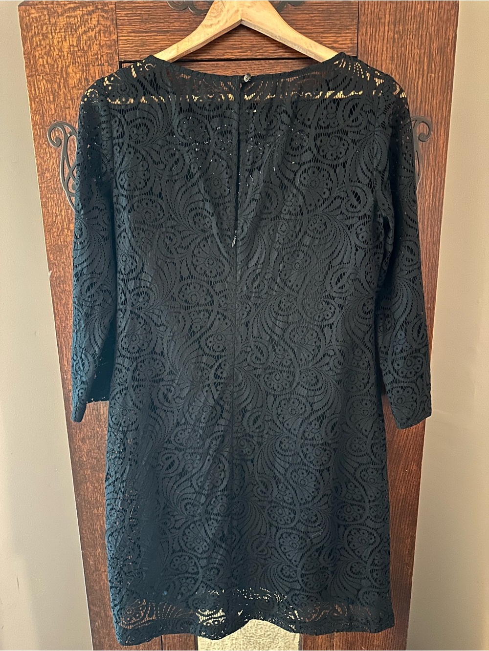 Trina Turk Elegant Black Lace Overlay Shift Dress Size 8 - Picture 6 of 14